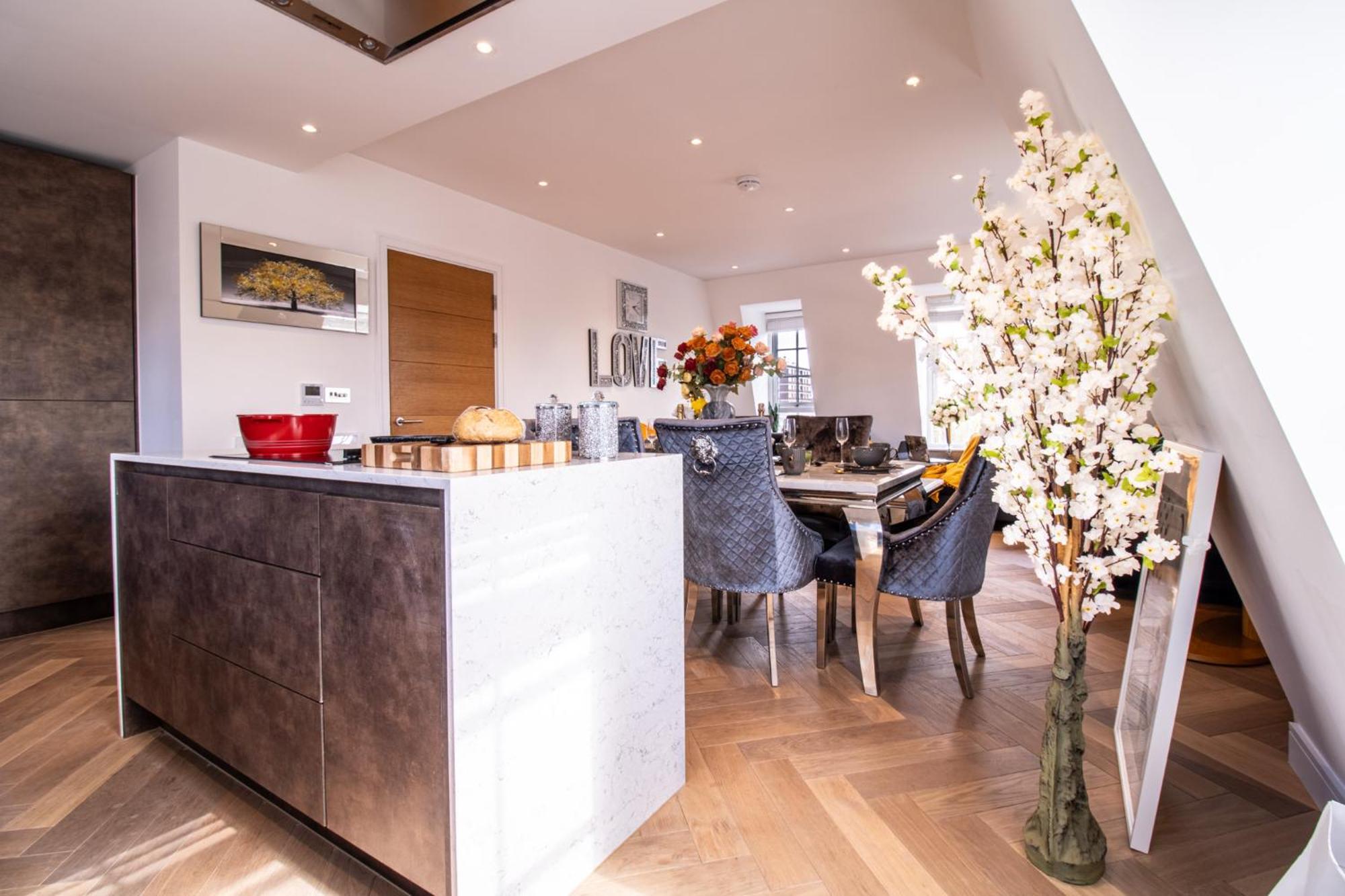 Elegant 3-Bedroom Penthouse In Marble Arch 70 London Ngoại thất bức ảnh